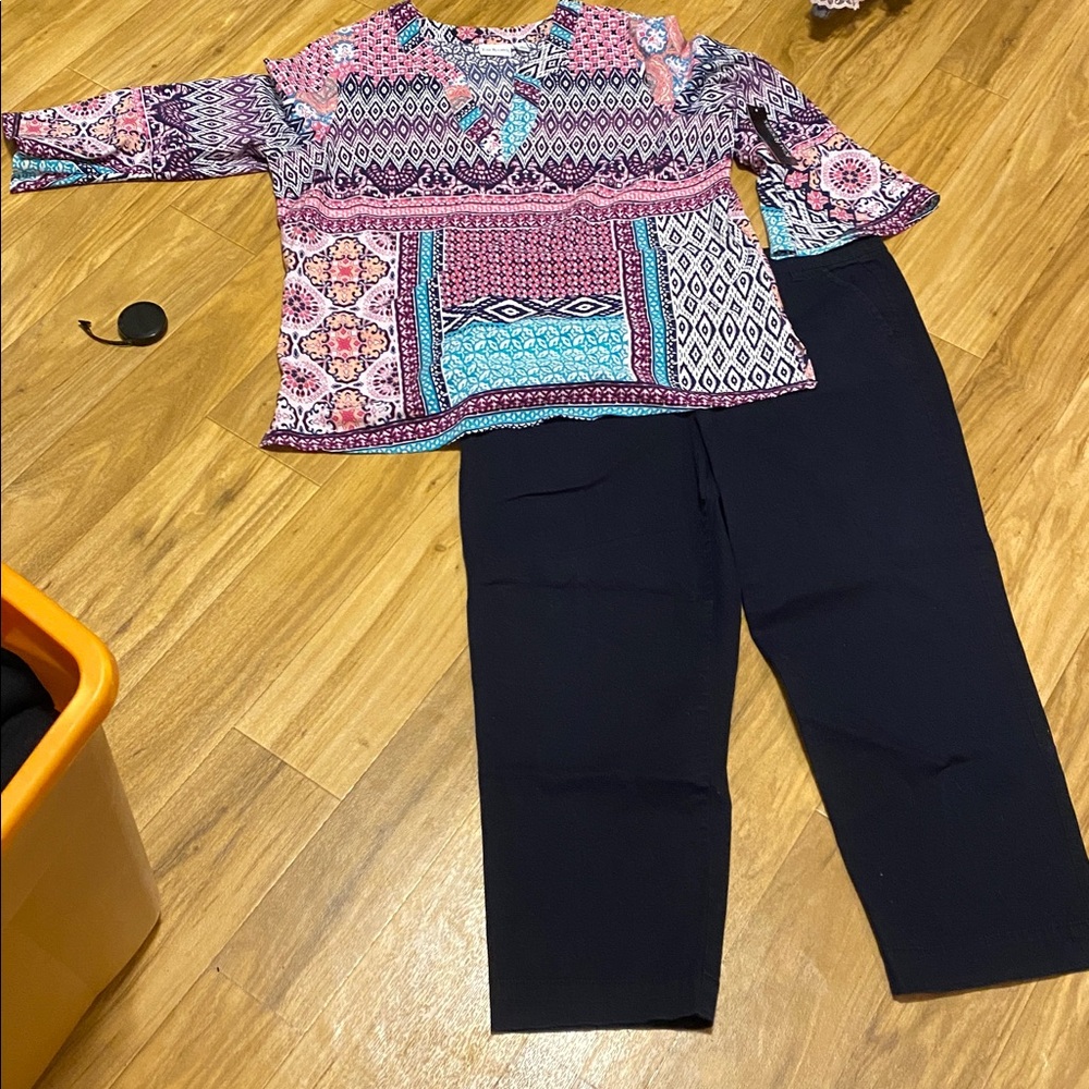 Bundle Style & Co Navy Capris; size 16 & Kim Rogers size XL blouse NWT